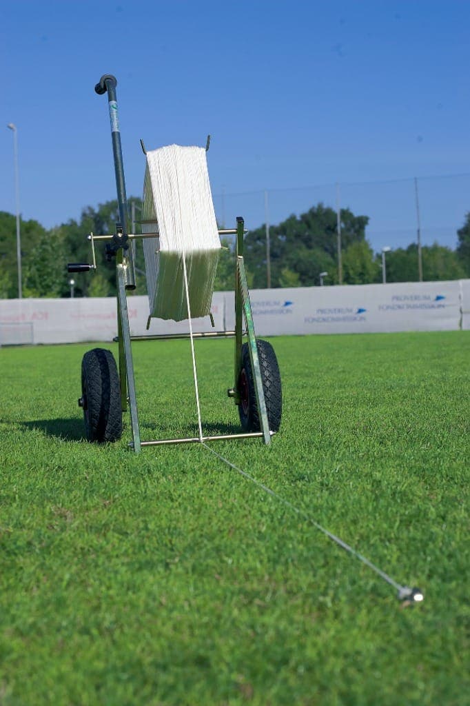 Vinda Schnurwagen im Einsatz auf dem Sportplatz Vinda Schnurwagen im Einsatz auf dem Sportplatz