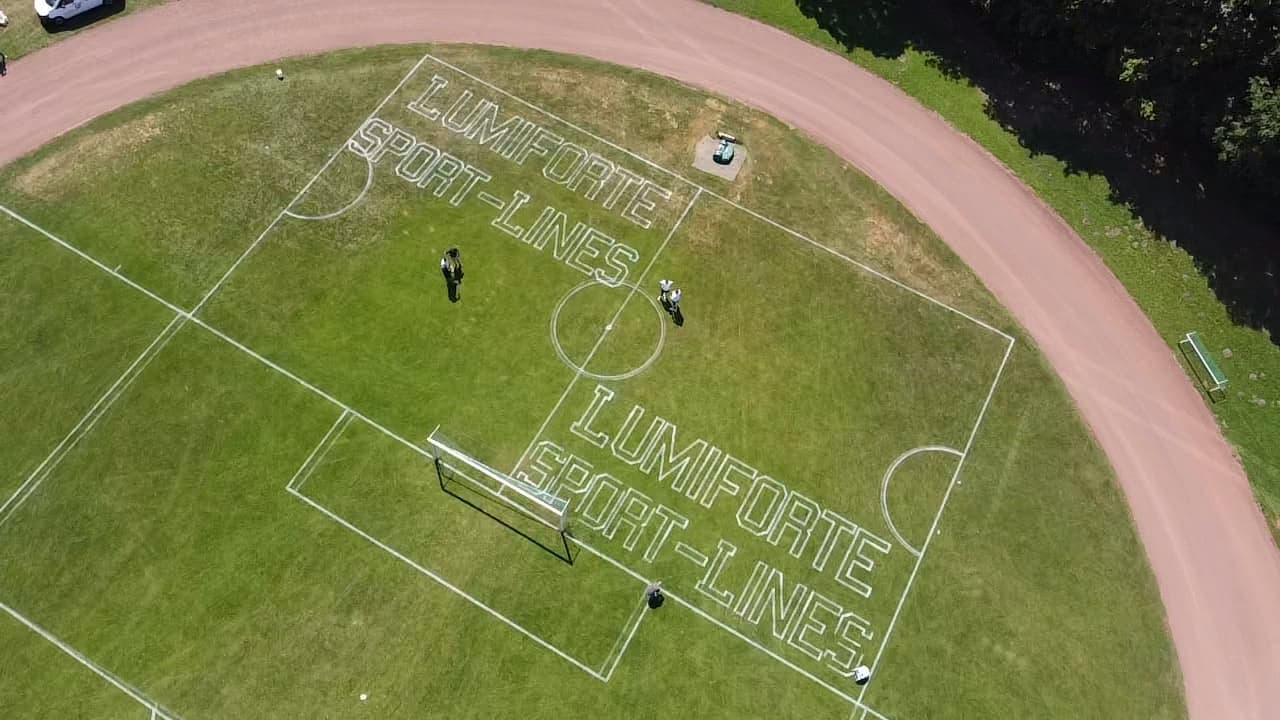 Sportplatzmarkierung mit GPS: Sport-Lines und TMR bringen autonome Linienmarkierung nach Deutschland Sportplatzmarkierung mit GPS: Sport-Lines und TMR bringen autonome Linienmarkierung nach Deutschland