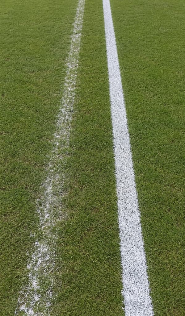 Sportplatzkreide vs. Direktfarbe – Warum Vereine umsteigen