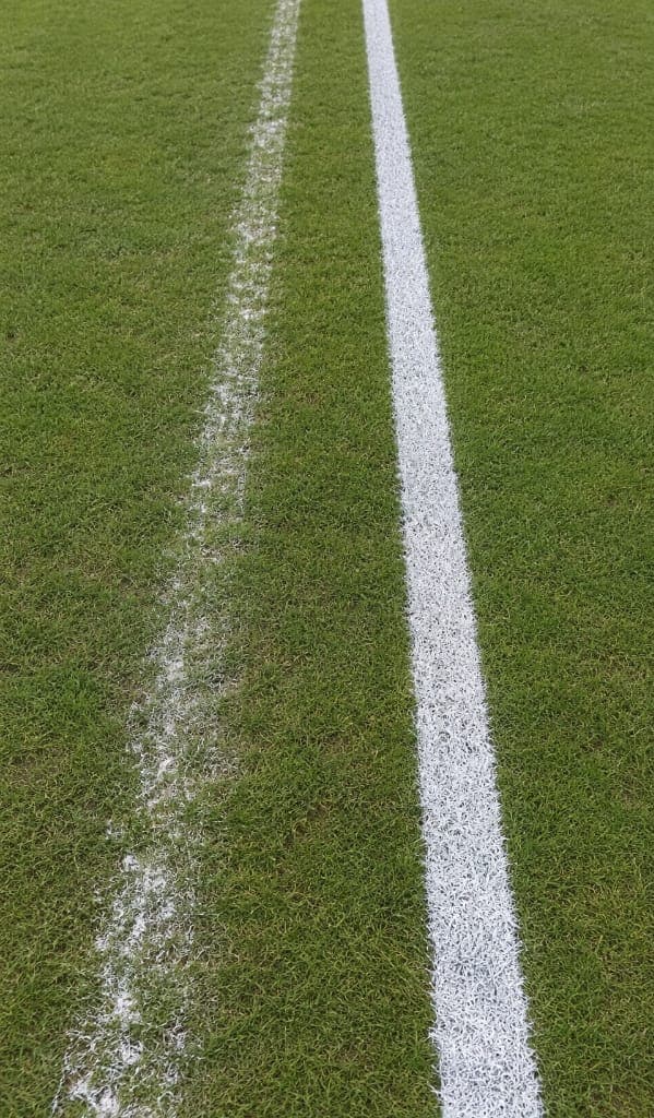 Sportplatzkreide vs. Direktfarbe – Warum Vereine umsteigen Sportplatzkreide vs. Direktfarbe – Warum Vereine umsteigen